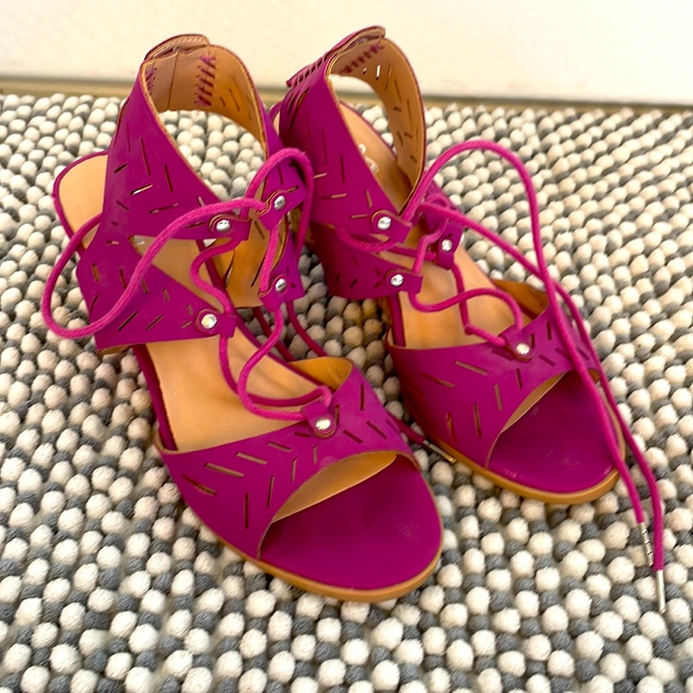 🌸2/$30 Fuchsia Wedge Lace-up Sandal
